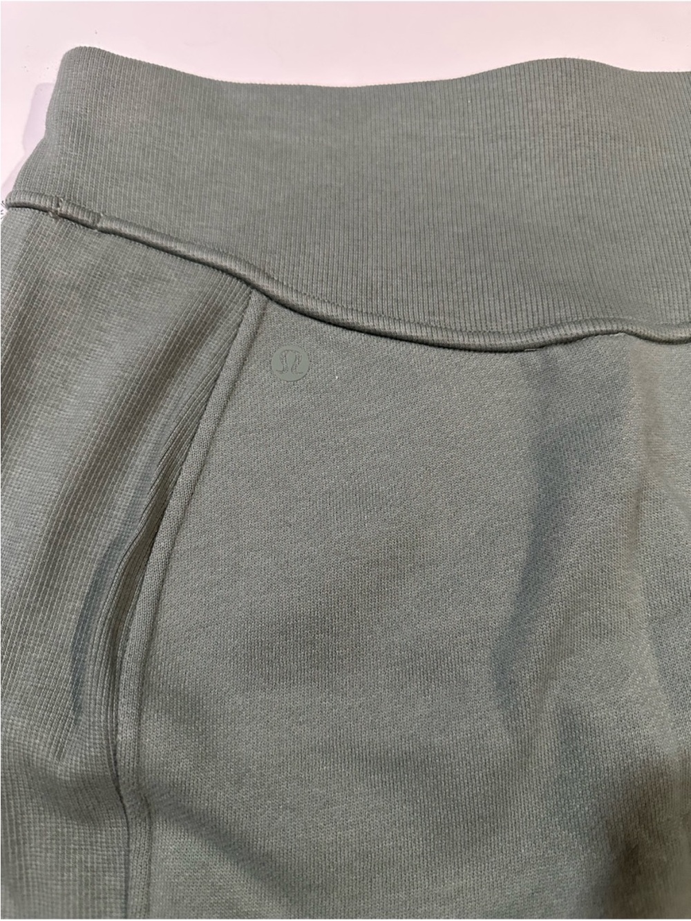 NEW, Lululemon Scuba High Rise Mini Skirt Size Medium Ribbed (GREU) Olive Green - Picture 7 of 11
